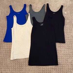 Lot of 5 Apt 9 and Sonoma Tanks, size Medium